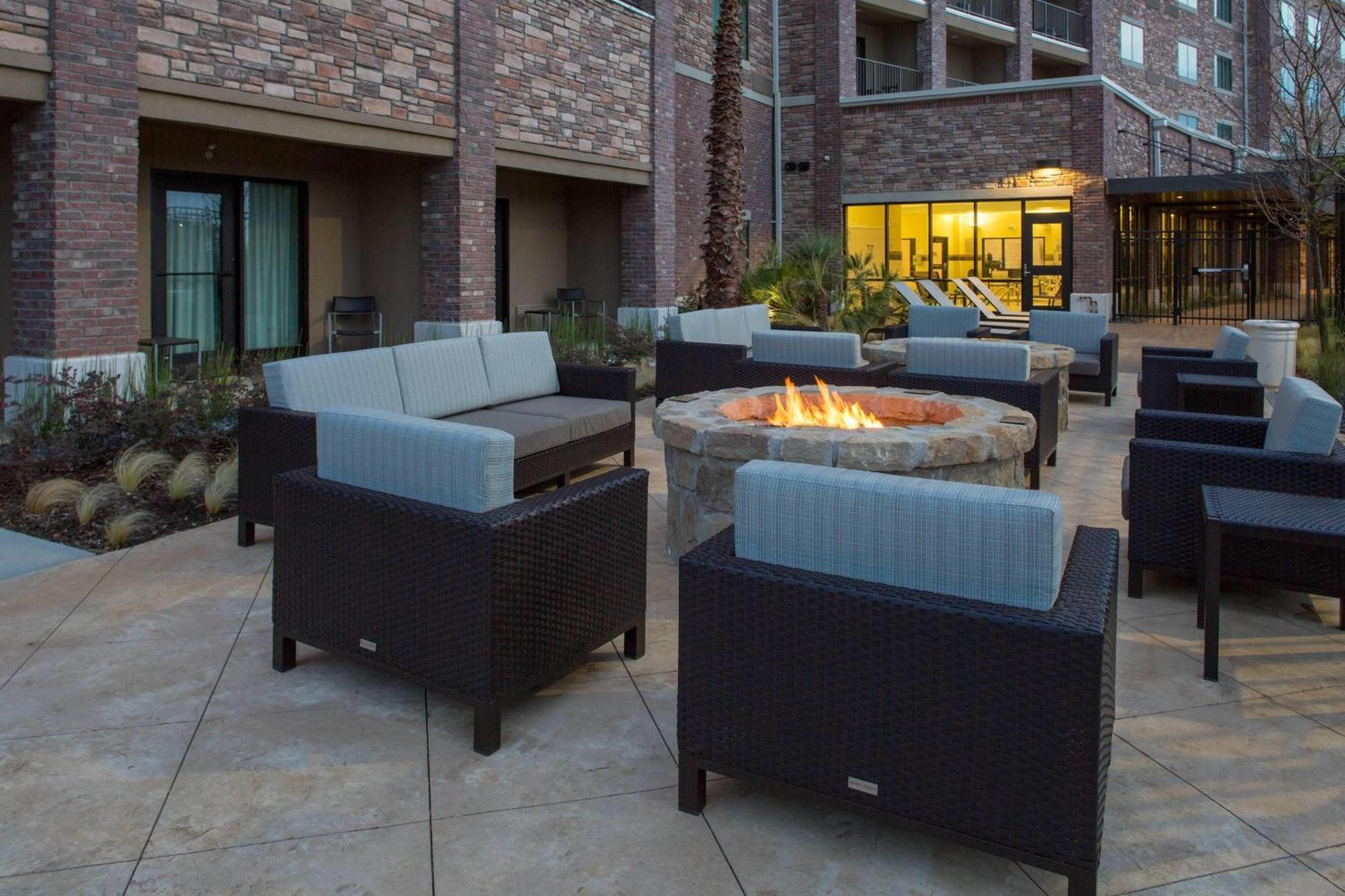 Courtyard By Marriott Dallas Flower Mound Bagian luar foto