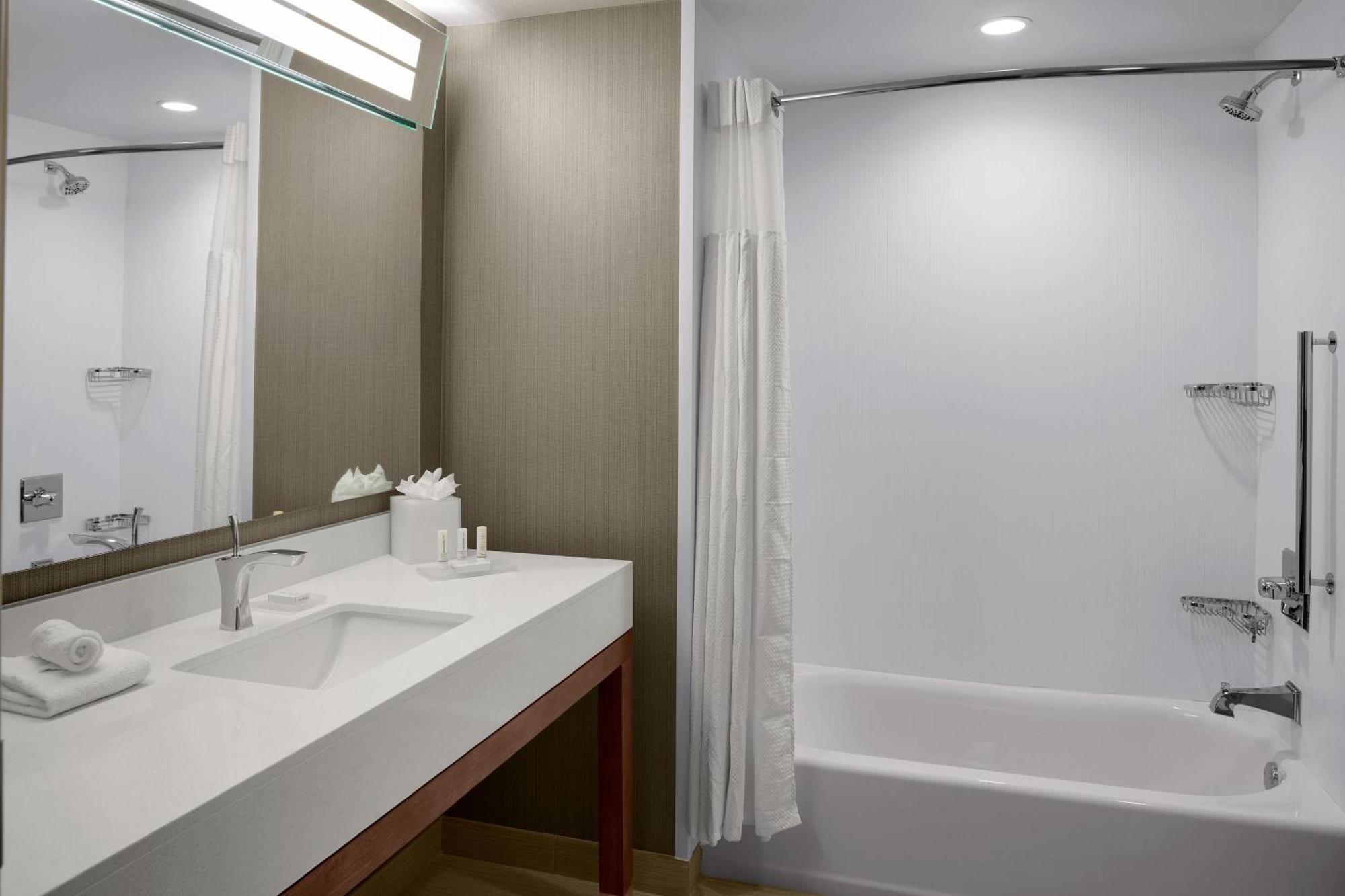 Courtyard By Marriott Dallas Flower Mound Bagian luar foto